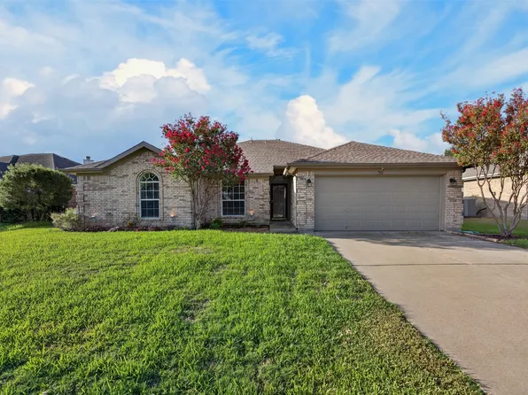 332 Hacienda Dr, Waxahachie, TX 75165
