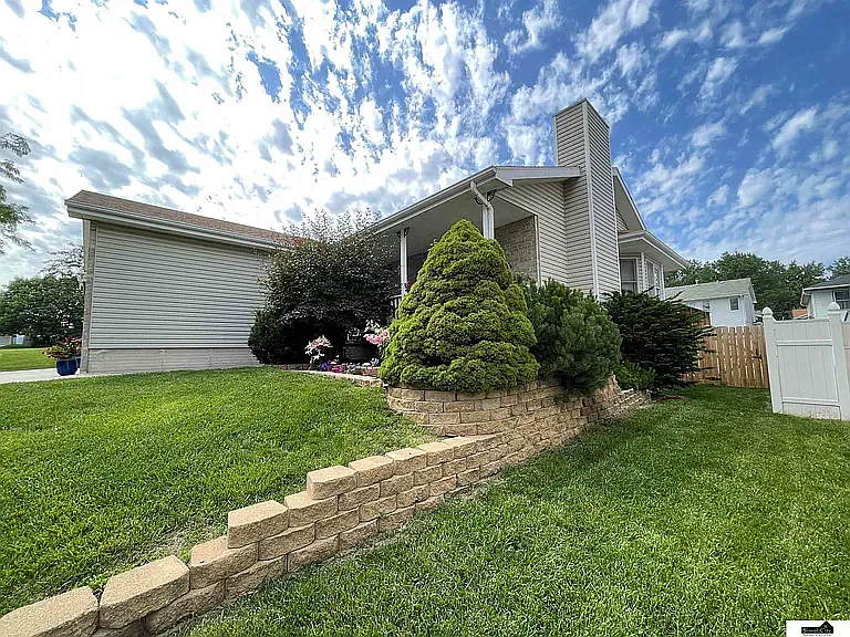 816 Mary Ct — Photo 3