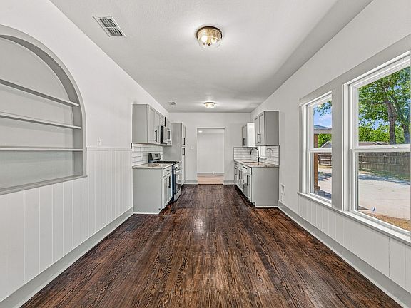 5th image of 910 3rd St