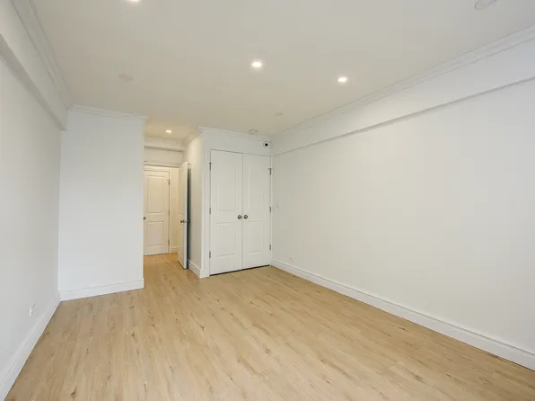 100-25 Queens Boulevard image 30 of 40