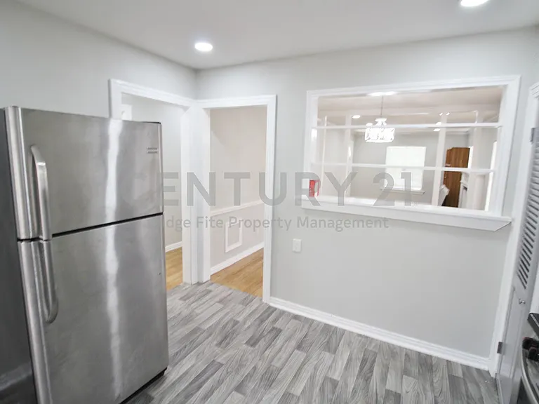 3427 Kinmore St — Photo 10