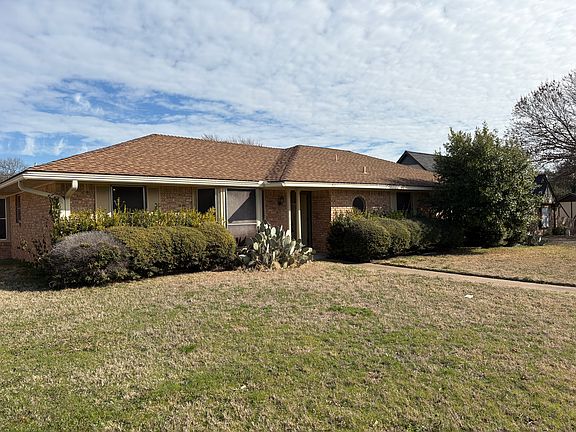 2nd image of 911 Green Rock Dr
