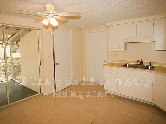 4th image of 627 Errol St