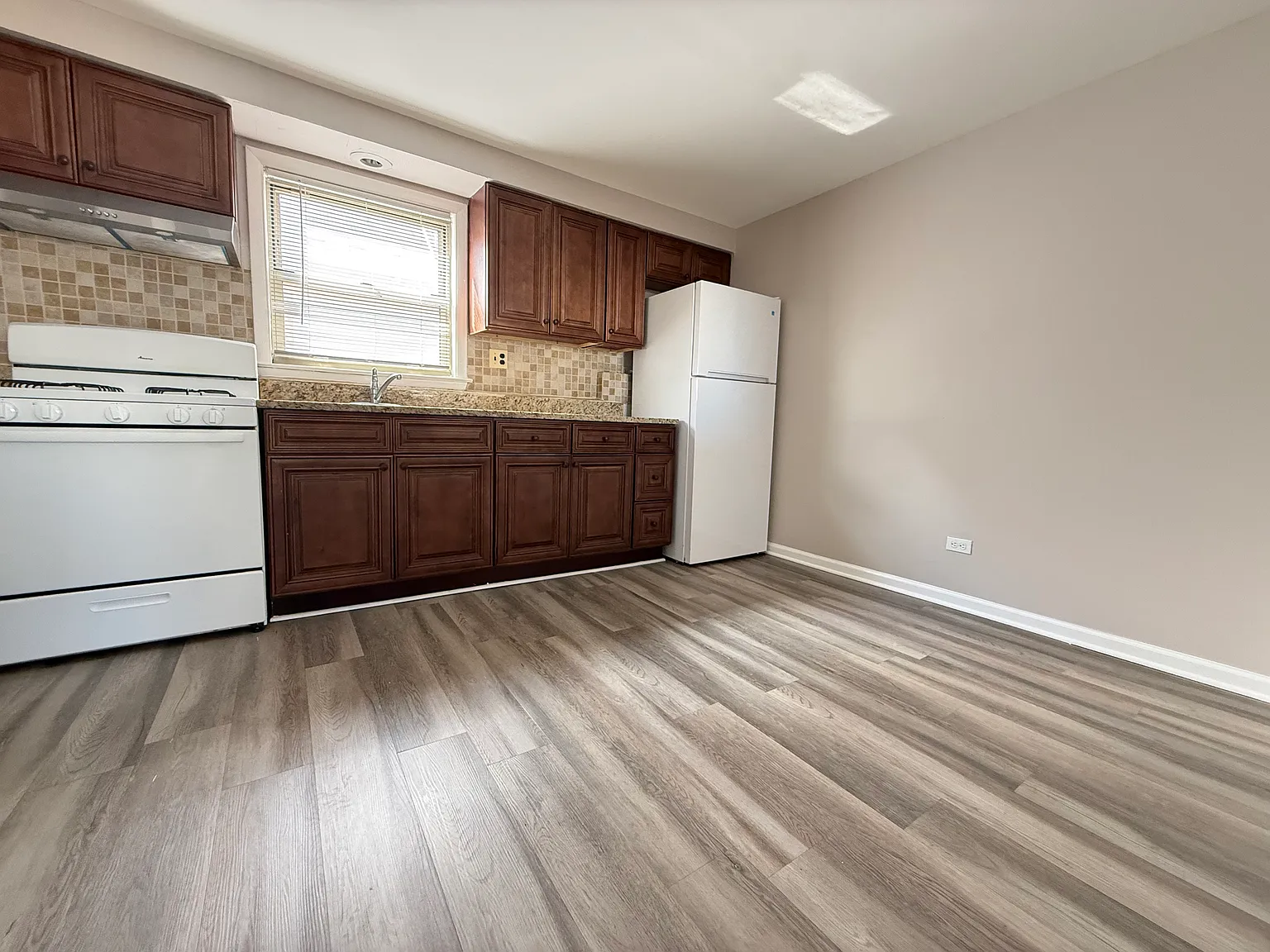1 bed, 600 sqft, $1,300 — Photo 4