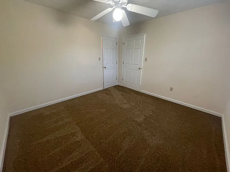 101 Hunters Run Rd — Photo 4
