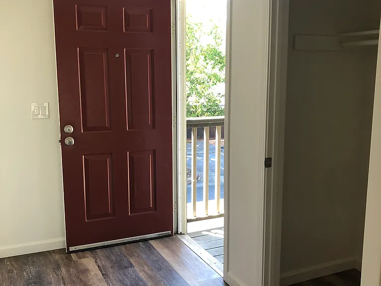 Cedarwood Apartments — Photo 28