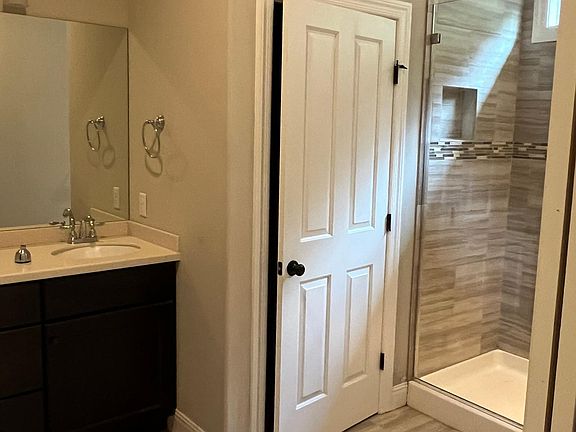 4th image of 511 Bowerwood Cir #511