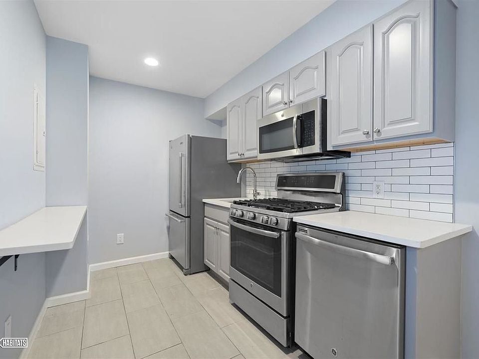1st image of 385 Vernon Ave #3N