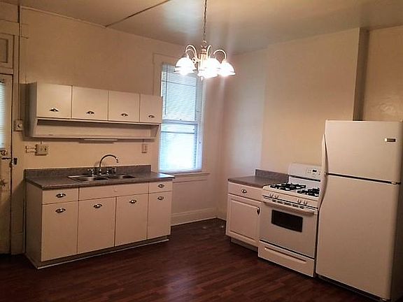 3rd image of 616 S Lazelle St