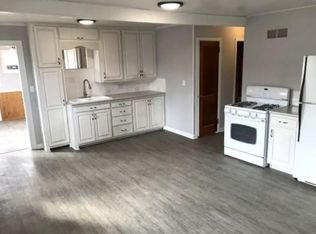 909 Columbus St, Pella, IA 50219