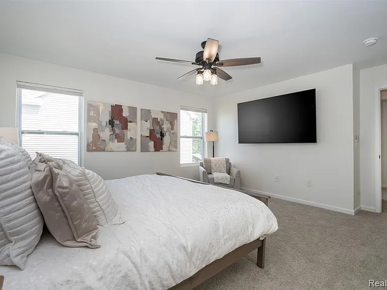425 Knollwood Dr — Photo 18