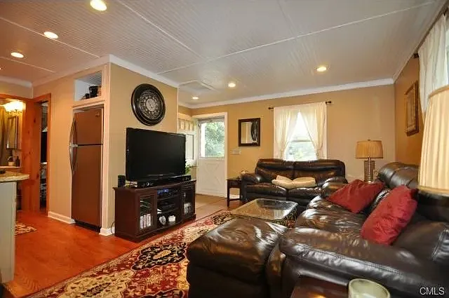1 Pomperaug Rd — Photo 3