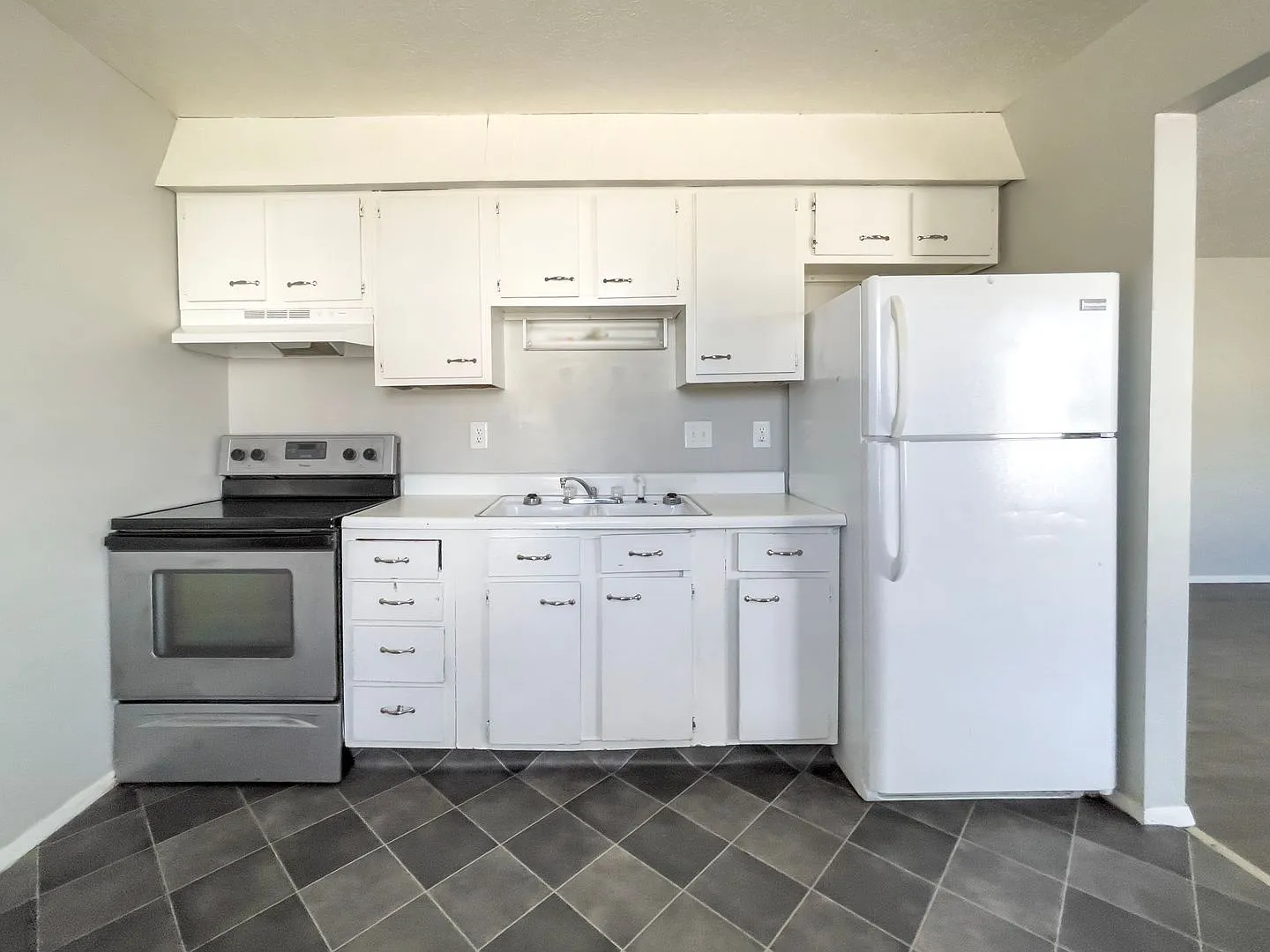 The Nest Apartments - 2 Bedroom Flats Near Walking Trails! — Photo 2
