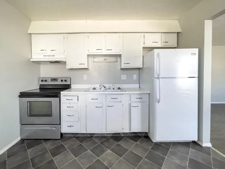 1701 E 14th St #4 — Photo 2