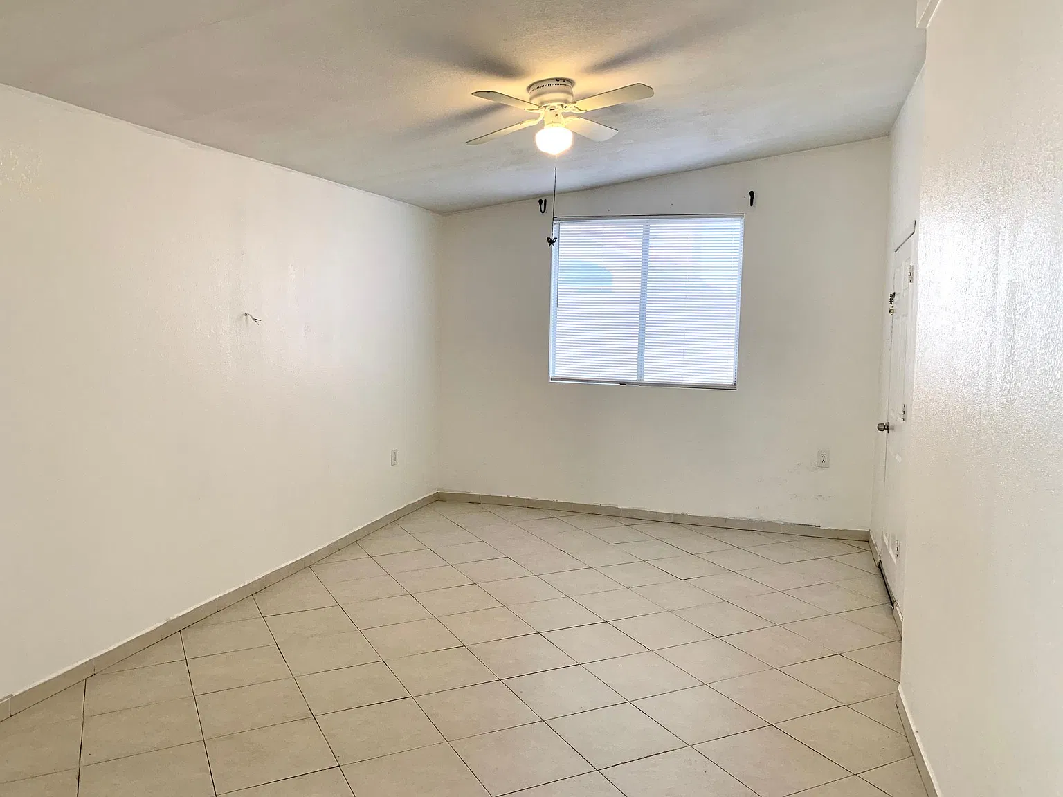 4 bed, 2119 sqft, $2,395 — Photo 4
