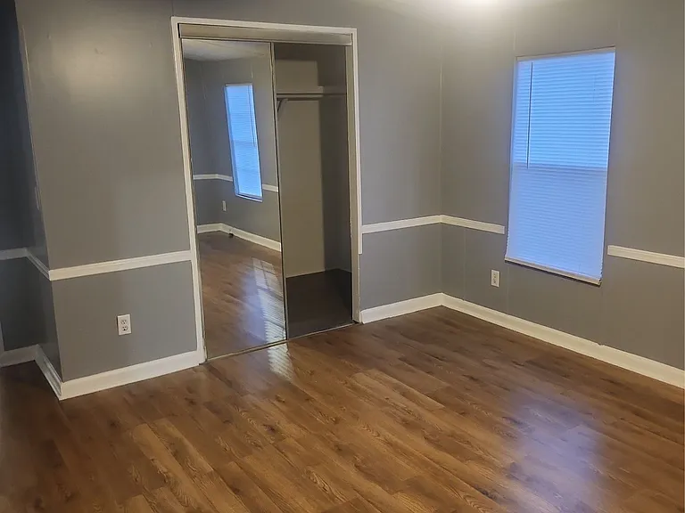 340 Walker Dr — Photo 5