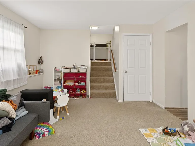 1399 Creek St — Photo 35