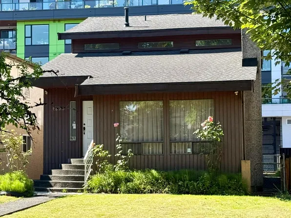 2826 Franklin St, Vancouver, BC V5K 5B1