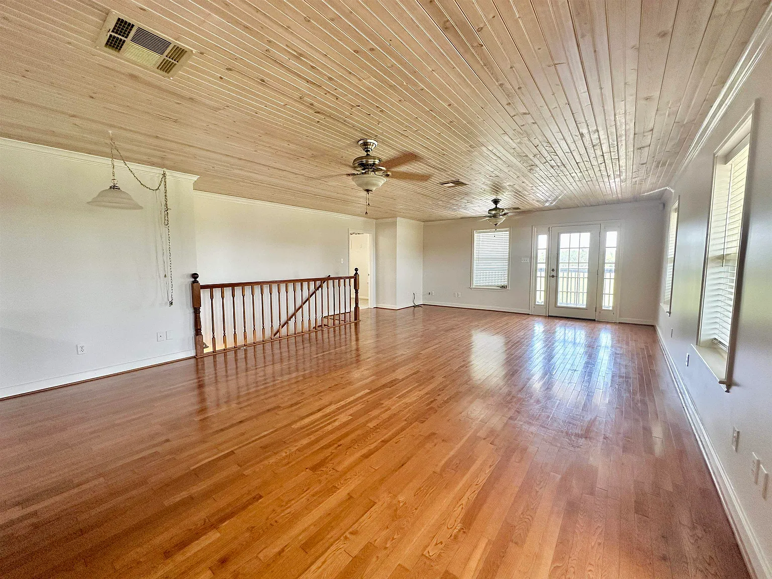 3 bed, 2.5 bath, 1860 sqft, $3,750 — Photo 2