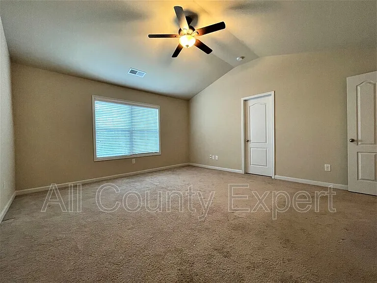 220 Bobbie Way — Photo 11