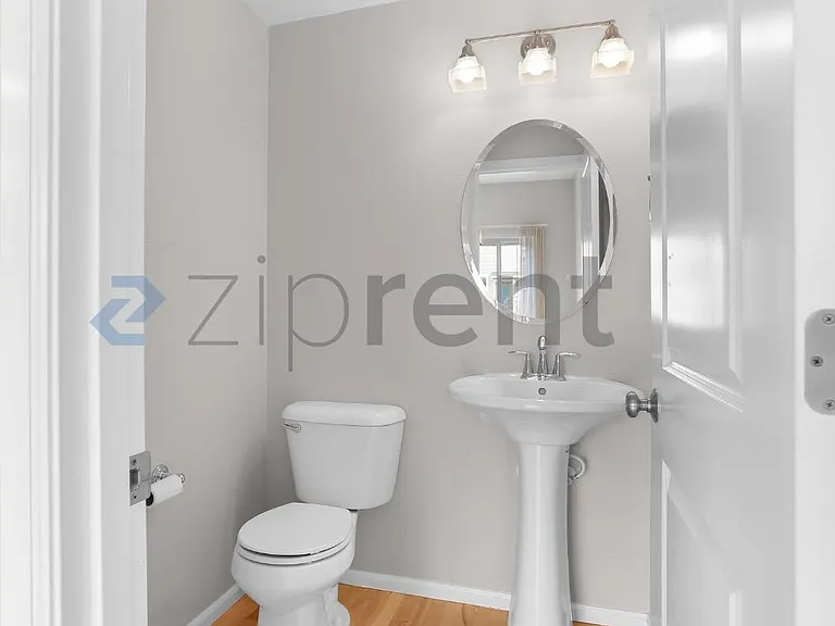 2478 NE Iverson Ln — Photo 10