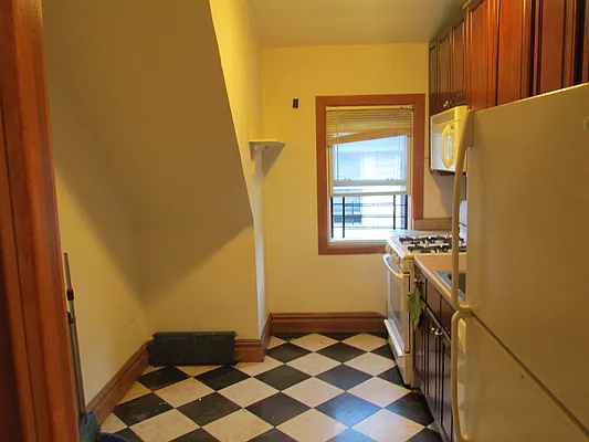 Rented by Windsor Homes Realty Corp | media 7