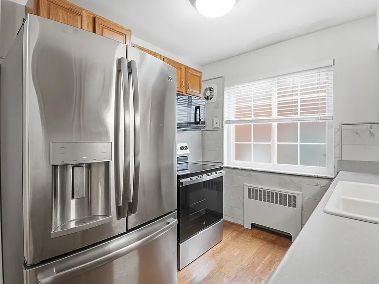 6237 Benneville St #1 — Photo 10