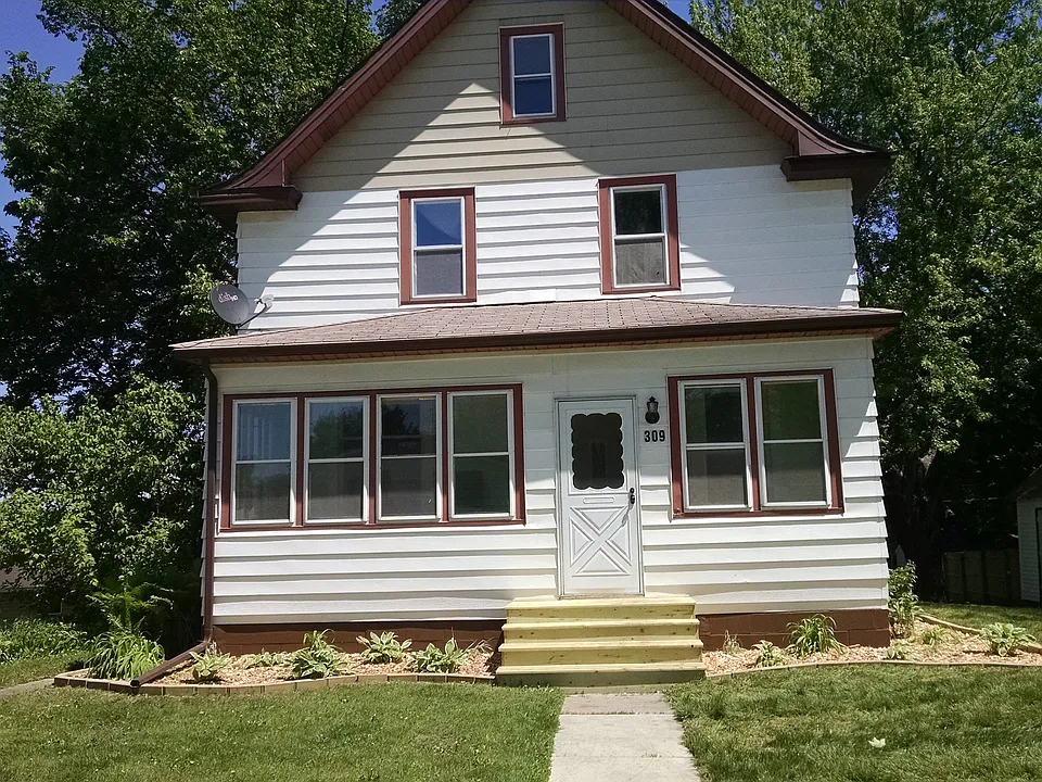 309 Birch Ave S
