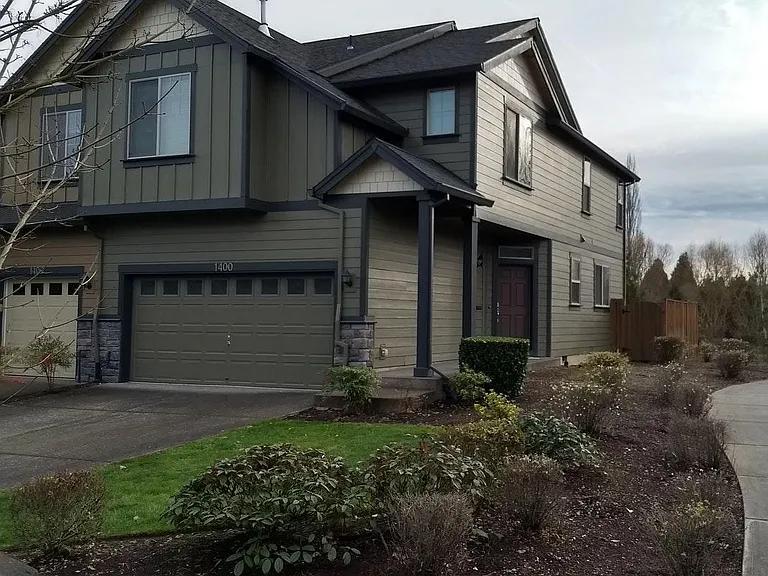 1400 NE Alexandria Pl — Photo 1