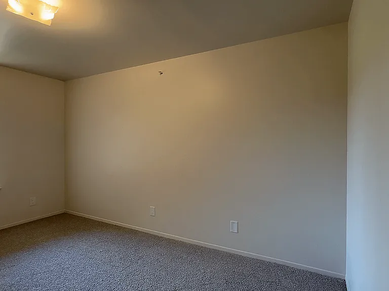 Lakeside Village Apartments — Photo 93