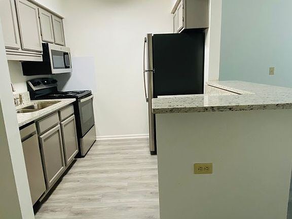 3rd image of 1001-1009 12th St #2B