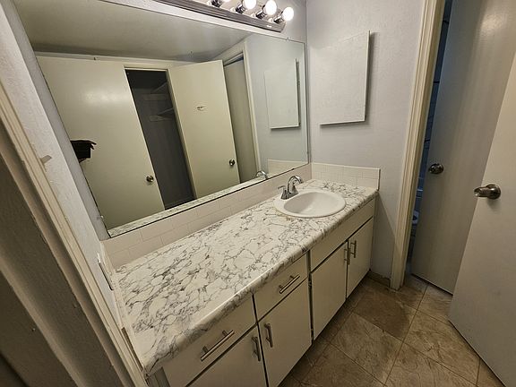 5th image of 145 Trellis Pl #145