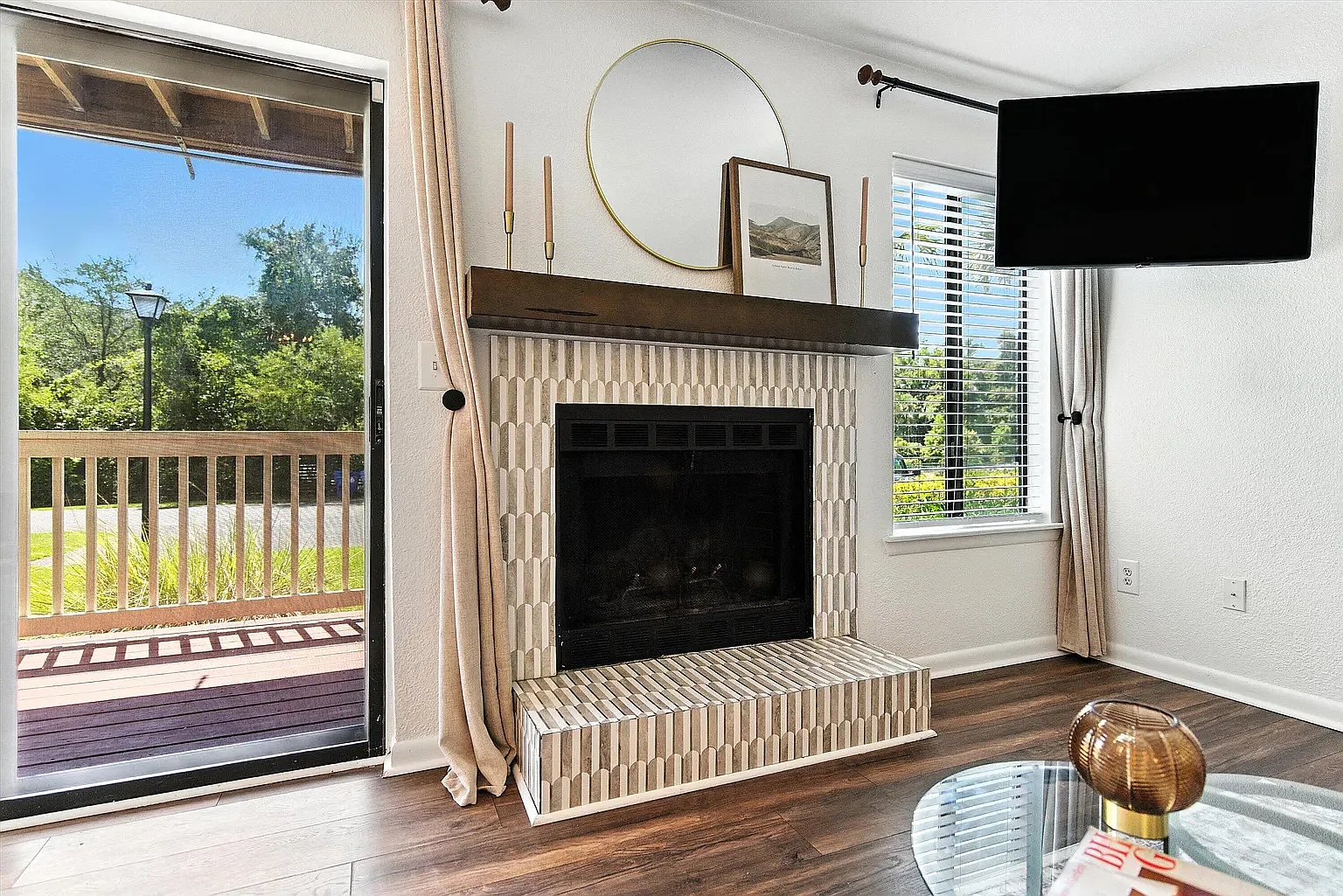 2 bed, 1000 sqft, $3,000 — Photo 4