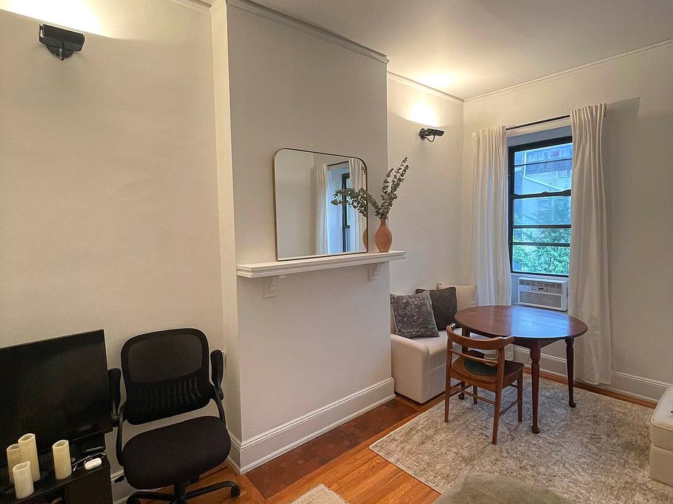 2nd image of 337 E 85th St APT 4D