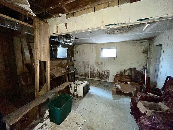 2nd image of 212 Sunset Dr