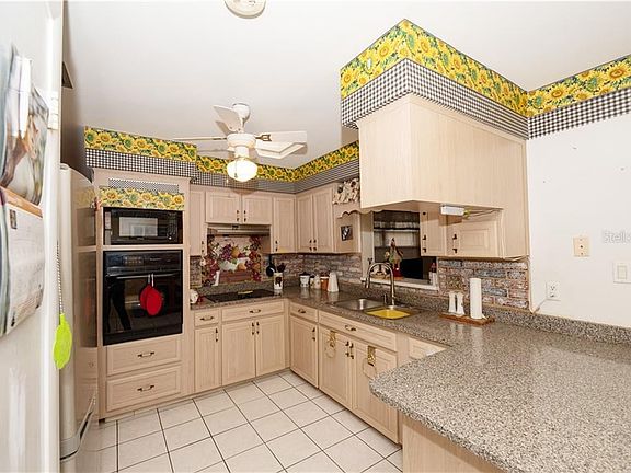 5th image of 3308 W Burke St
