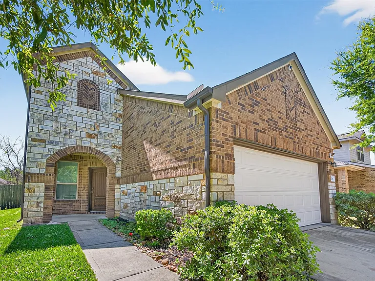 1326 Seagler Pond Ln — Photo 1