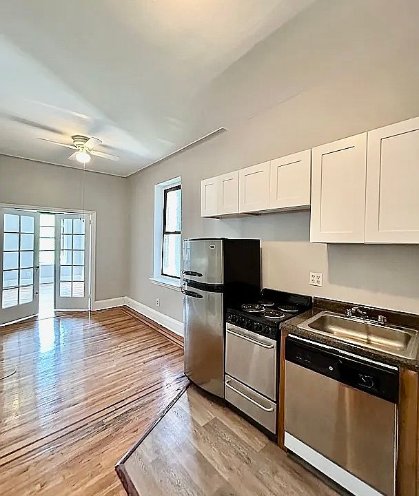 1st image of 302 E 3rd St APT 4C