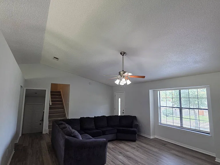 205 Southview Dr — Photo 12