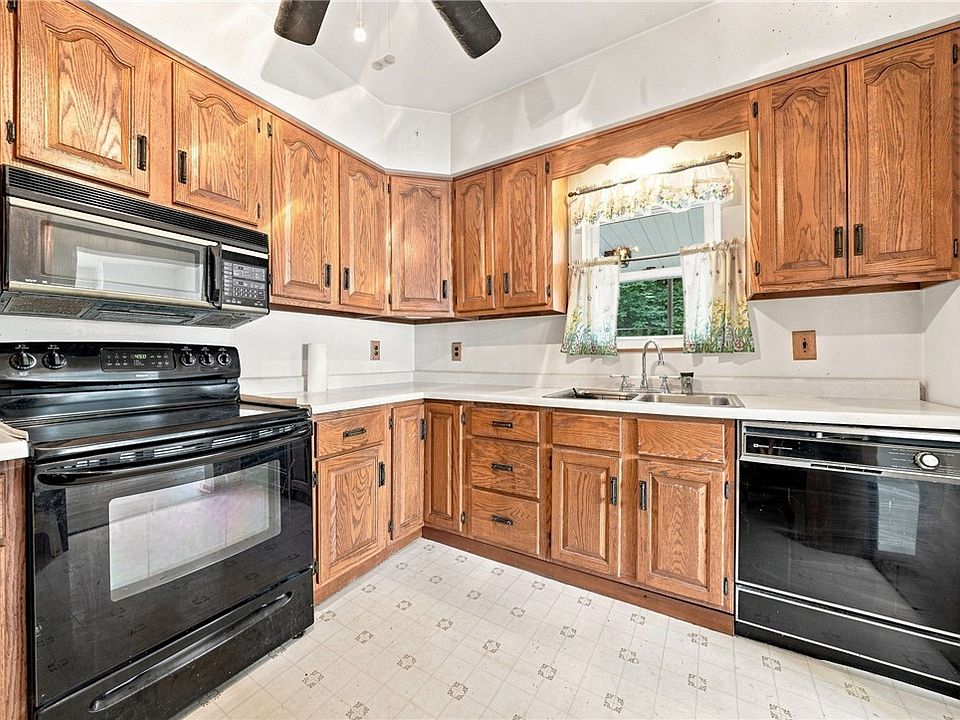 10th image of 1221 Martin Ave