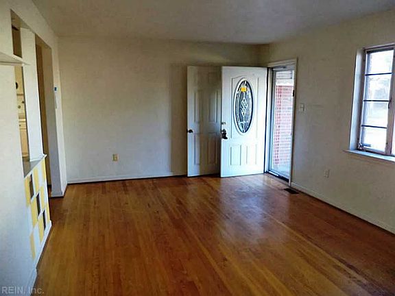 5th image of 111 W Evans St
