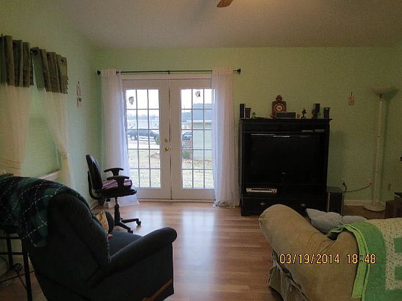 3rd image of 104 Moran St