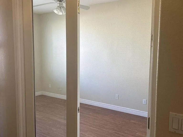 7033 W Irma Ln — Photo 8