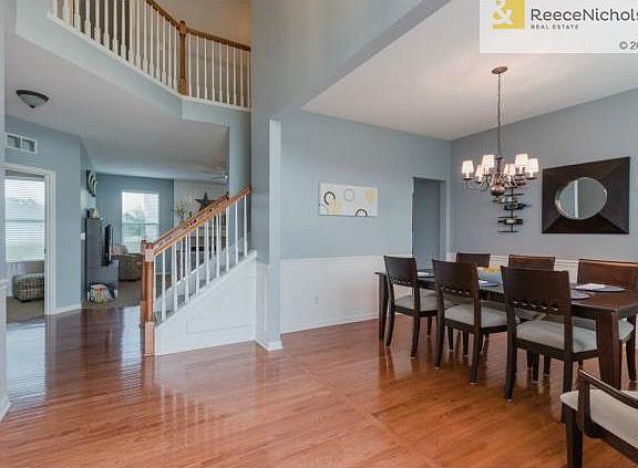 Entryway leads to dining room and flows thru to living room