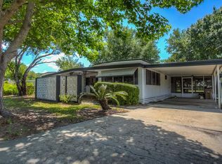 14748 Mandarin St, Tavares, FL 32778