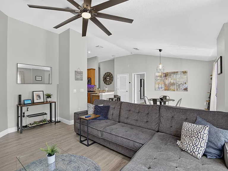 6746 Breezy Palm Dr — Photo 8