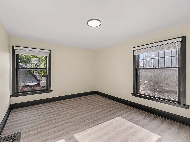 335 Crescent St NE #2 — Photo 14