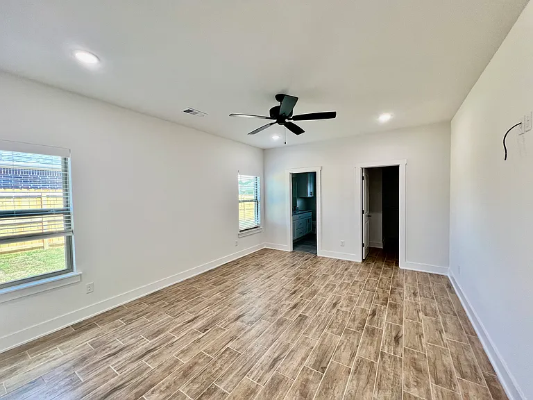 146 N Banner Ave — Photo 6