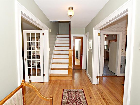 3rd image of 1125 Earl Ave
