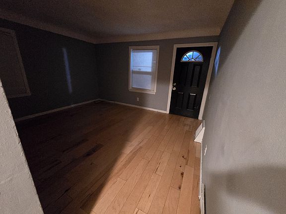 4th image of 7668 Evergreen Ave